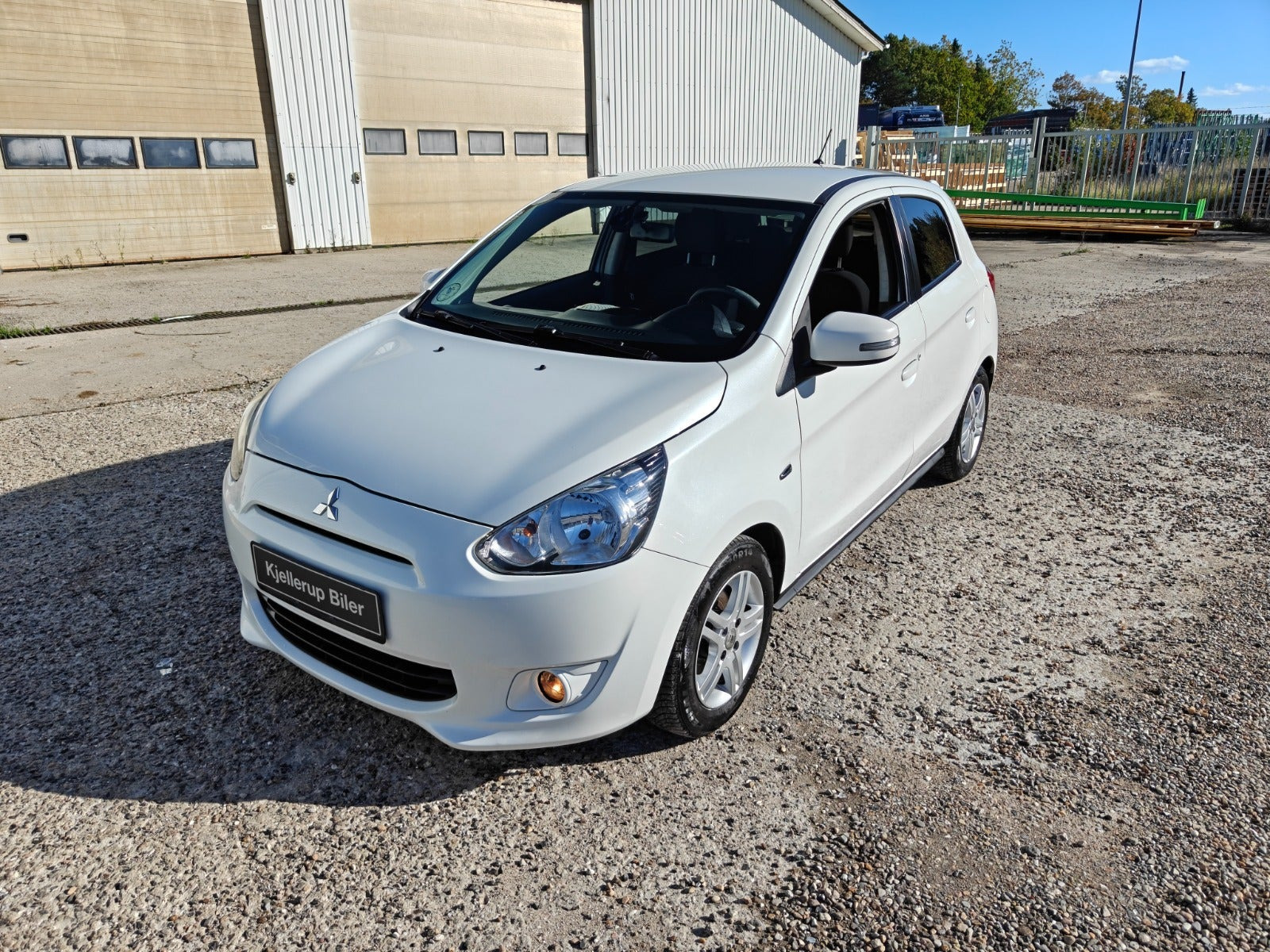 Gul Mitsubishi Space Star fra 2015