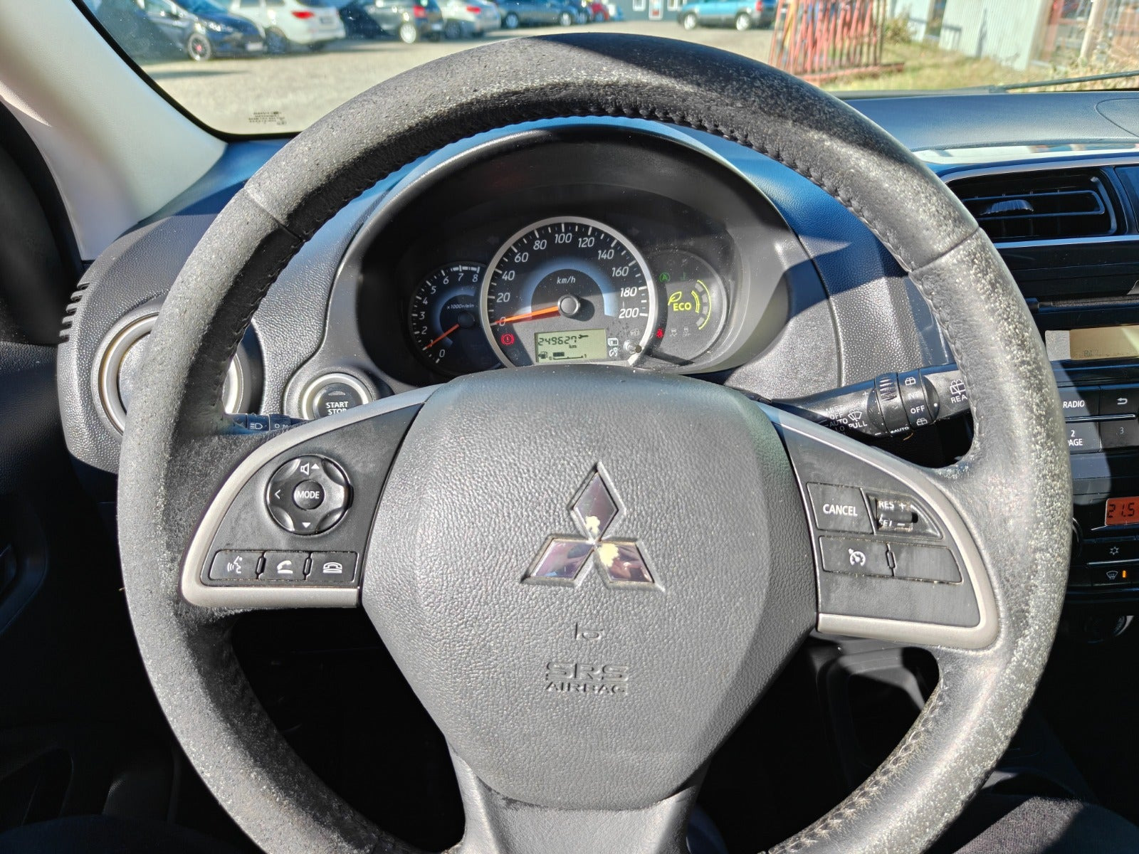 Gul Mitsubishi Space Star fra 2015