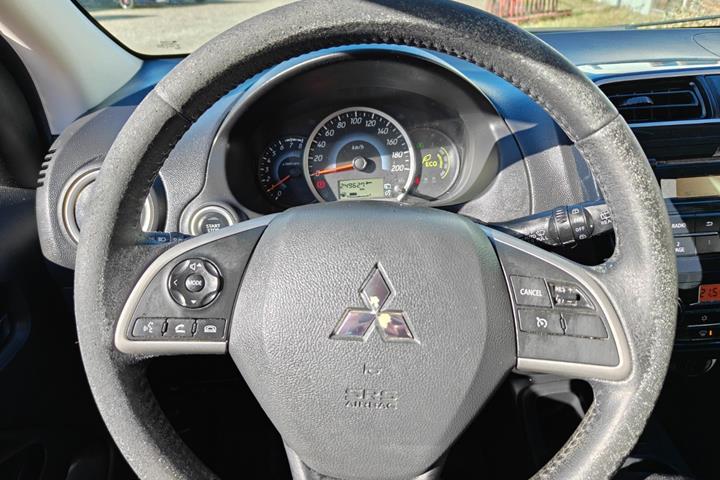 Gul Mitsubishi Space Star fra 2015