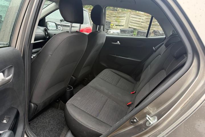 Grå Kia Picanto fra 2018
