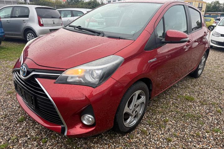 Rød Toyota Yaris fra 2014