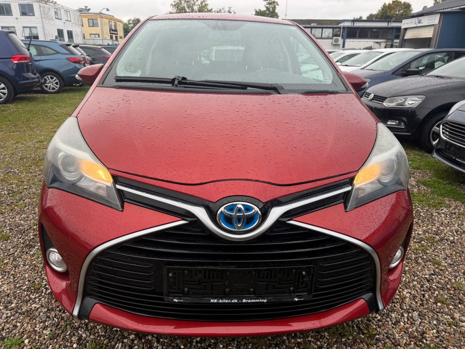 Rød Toyota Yaris fra 2014