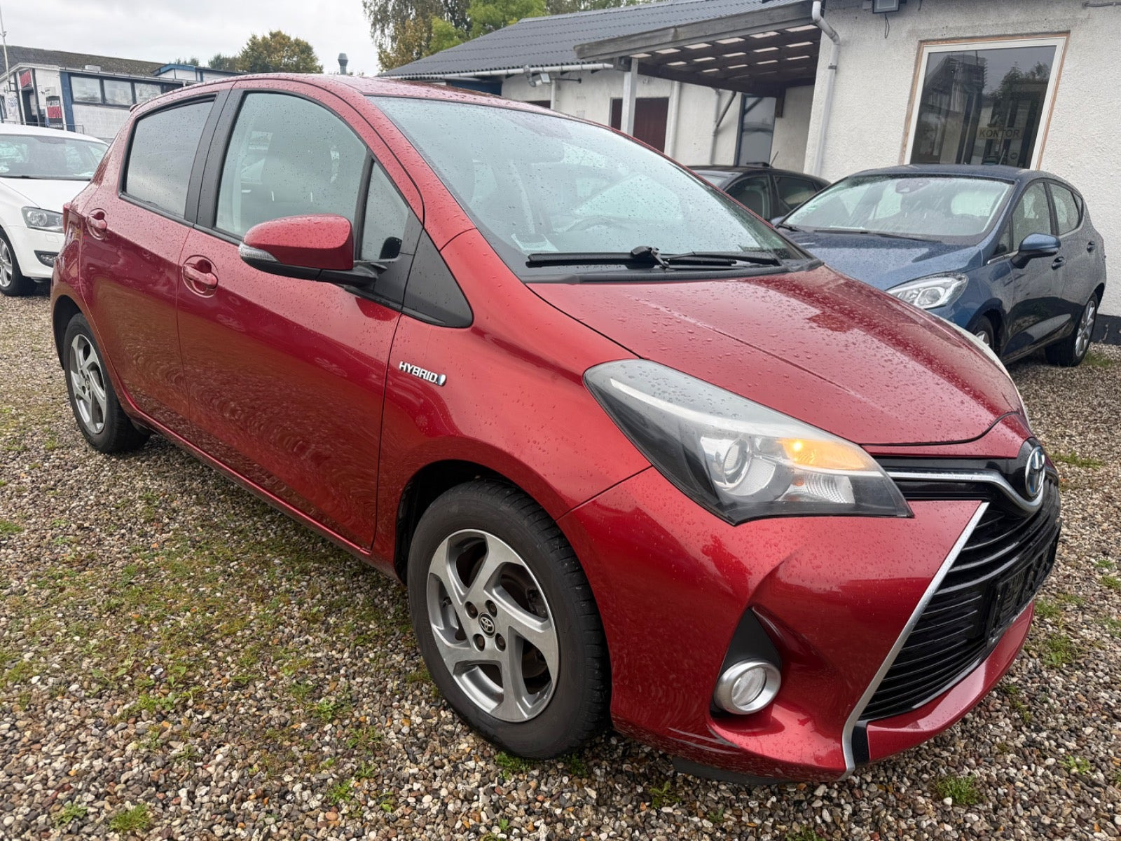 Rød Toyota Yaris fra 2014