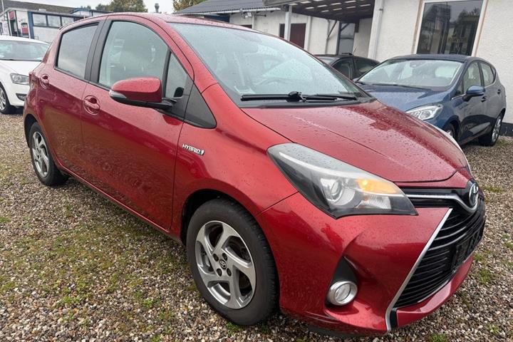 Rød Toyota Yaris fra 2014