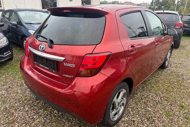 Rød Toyota Yaris fra 2014