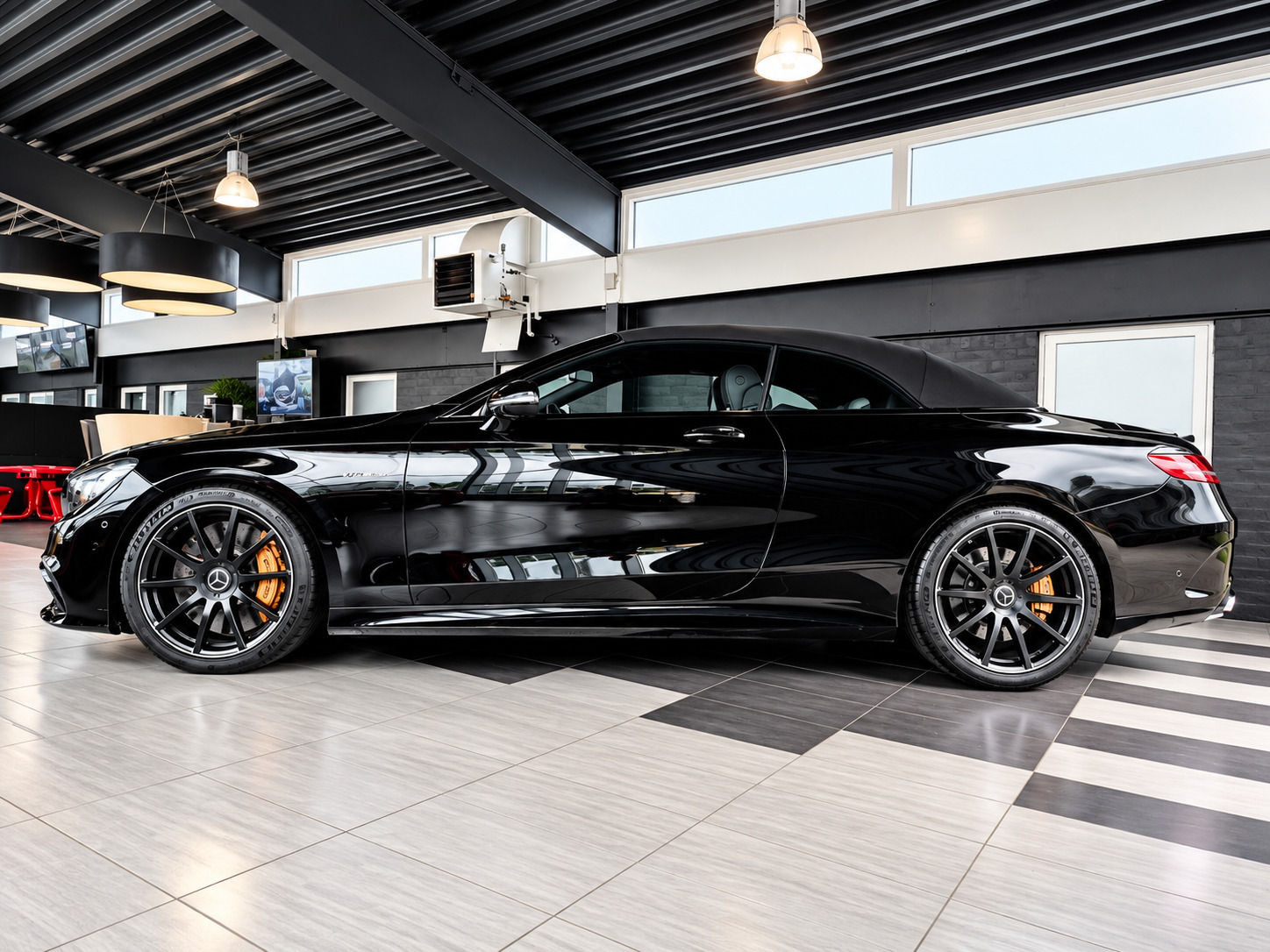 Sort Mercedes S63 fra 2016
