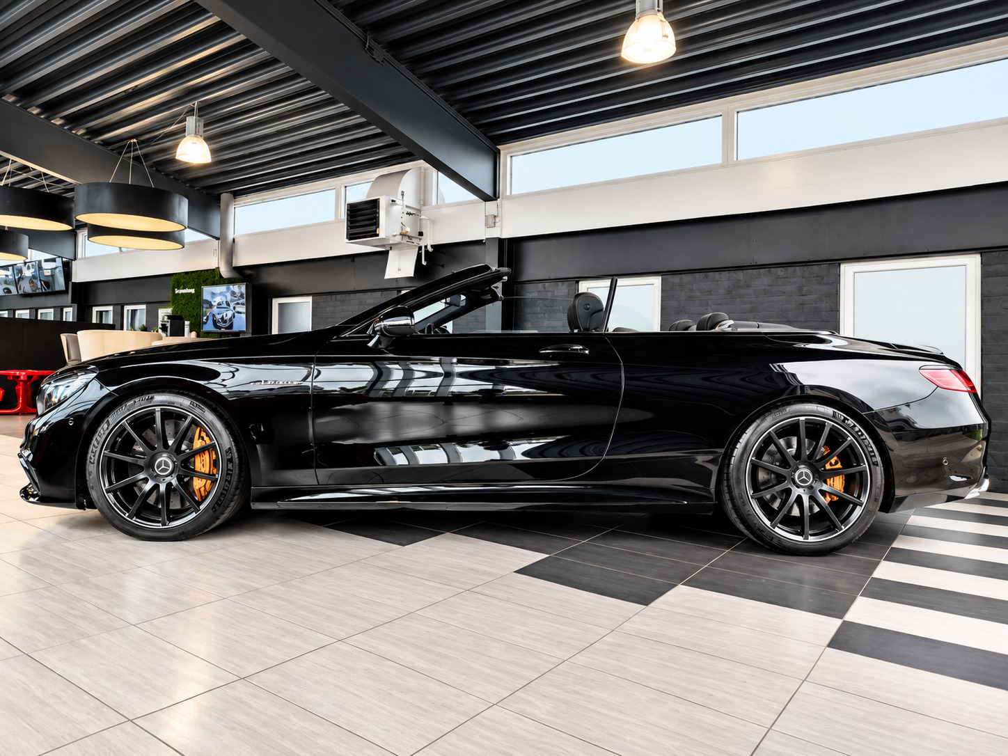 Sort Mercedes S63 fra 2016
