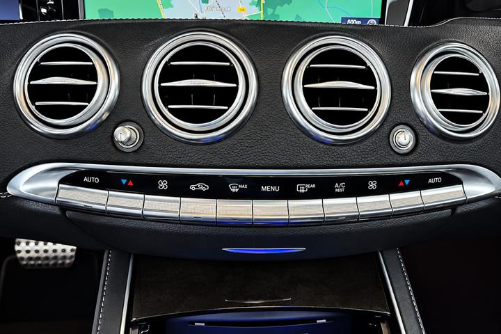 Sort Mercedes S63 fra 2016