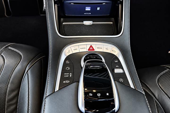 Sort Mercedes S63 fra 2016