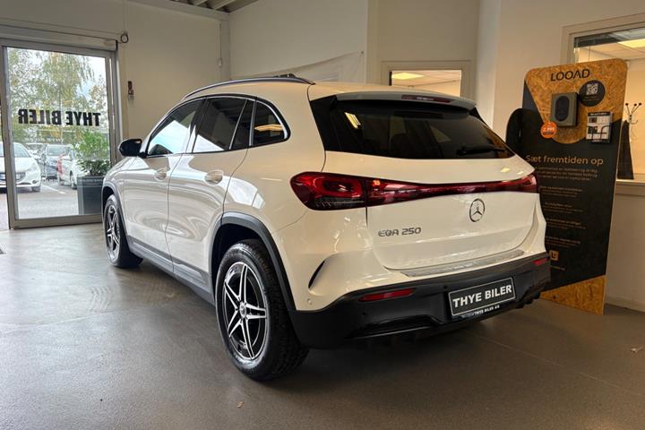 Hvid Mercedes EQA250 fra 2023