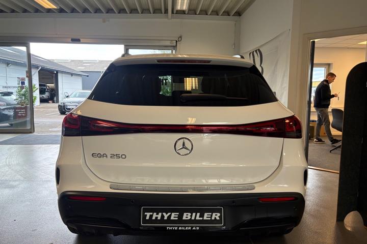 Hvid Mercedes EQA250 fra 2023