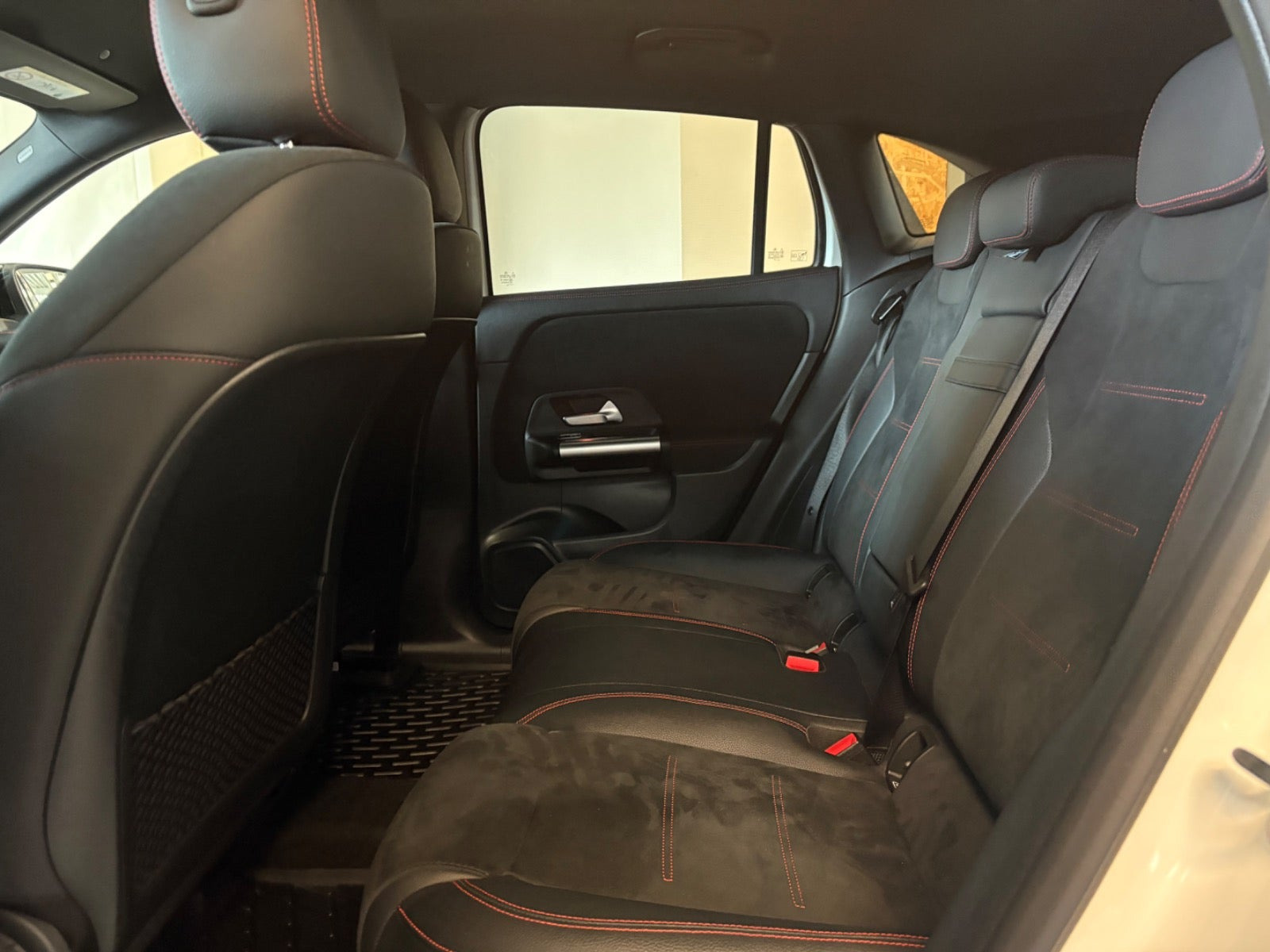 Hvid Mercedes EQA250 fra 2023