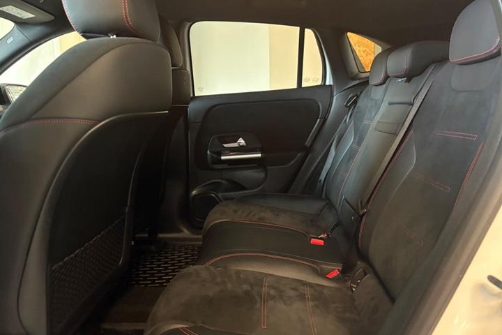 Hvid Mercedes EQA250 fra 2023