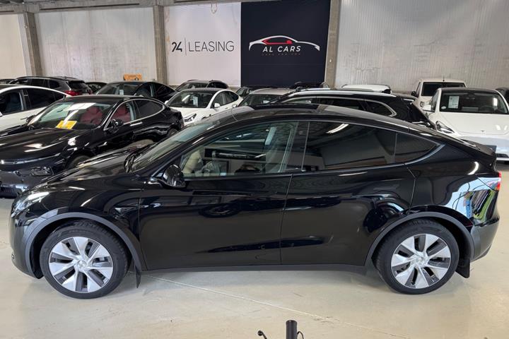 undefined Tesla Model Y fra 2024