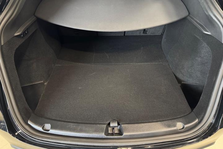 undefined Tesla Model Y fra 2024