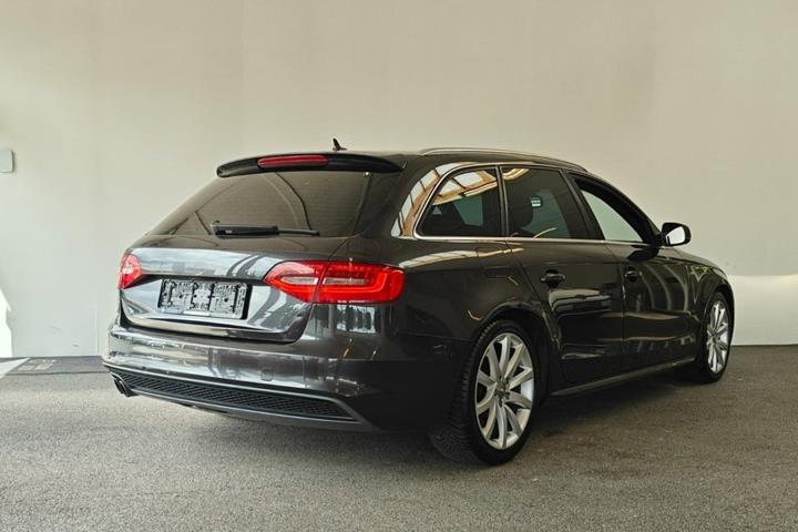 Grå Audi A4 fra 2014