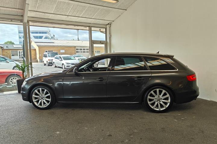 Grå Audi A4 fra 2014