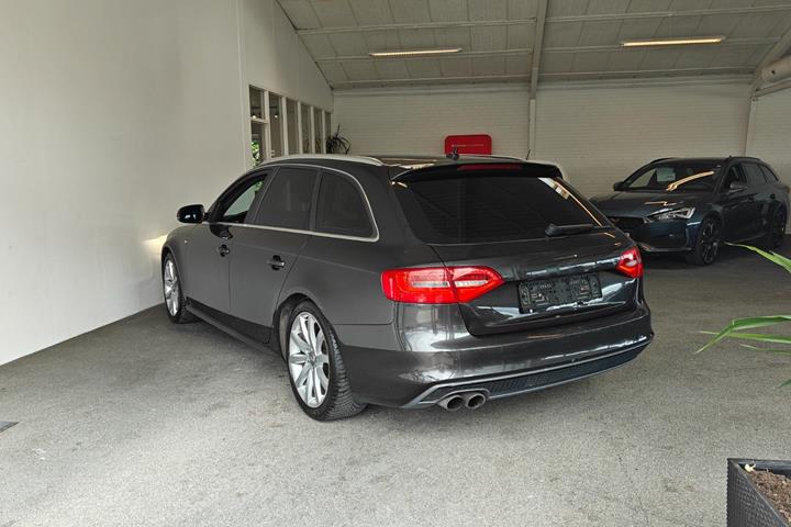 Grå Audi A4 fra 2014