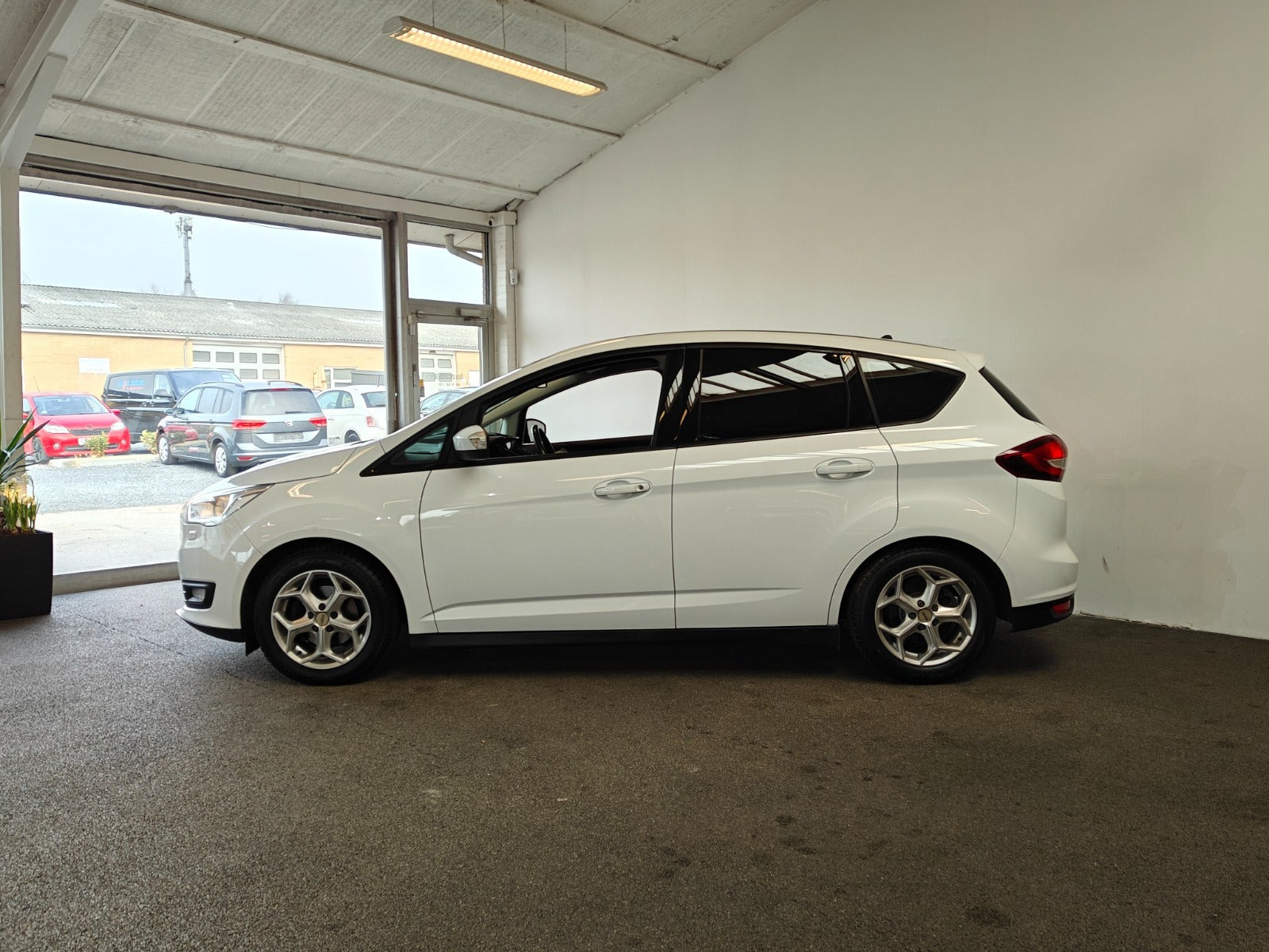 Hvid Ford C-MAX fra 2019