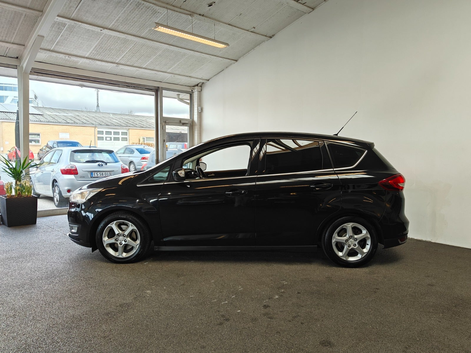 Sort Ford C-MAX fra 2015