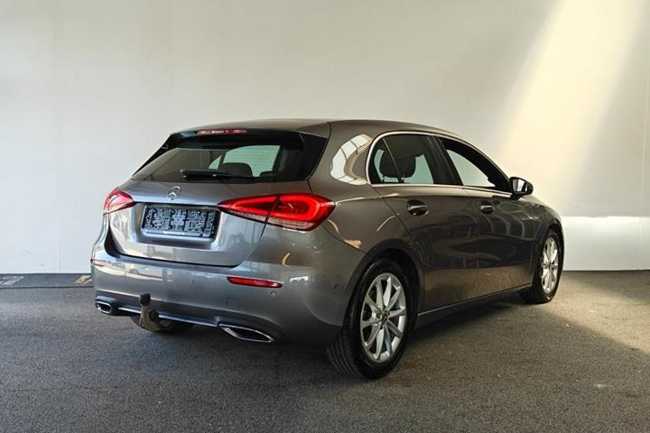 Grå Mercedes A200 fra 2018