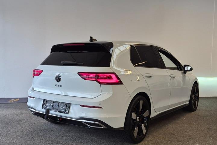 Hvid VW Golf VIII fra 2021