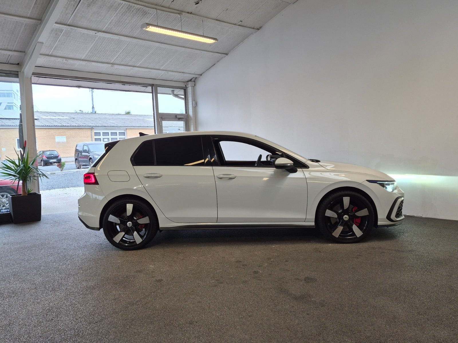 Hvid VW Golf VIII fra 2021