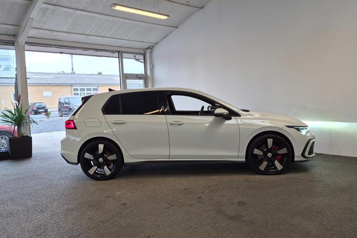 Hvid VW Golf VIII fra 2021