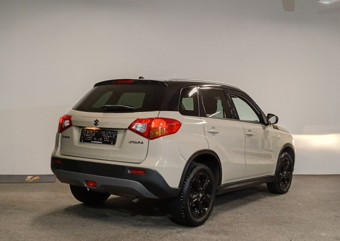 Grå Suzuki Vitara fra 2017