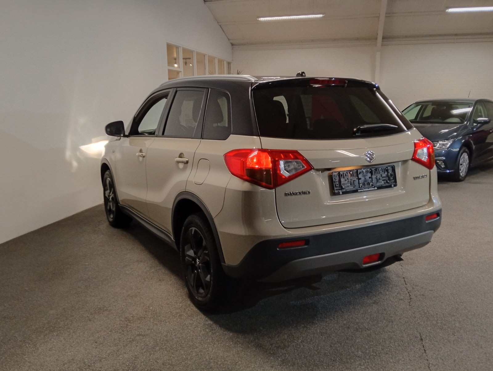 Grå Suzuki Vitara fra 2017