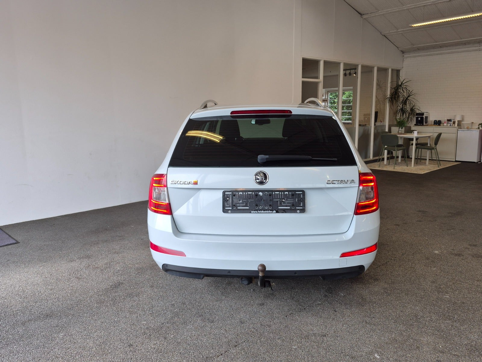 Hvid Skoda Octavia fra 2015