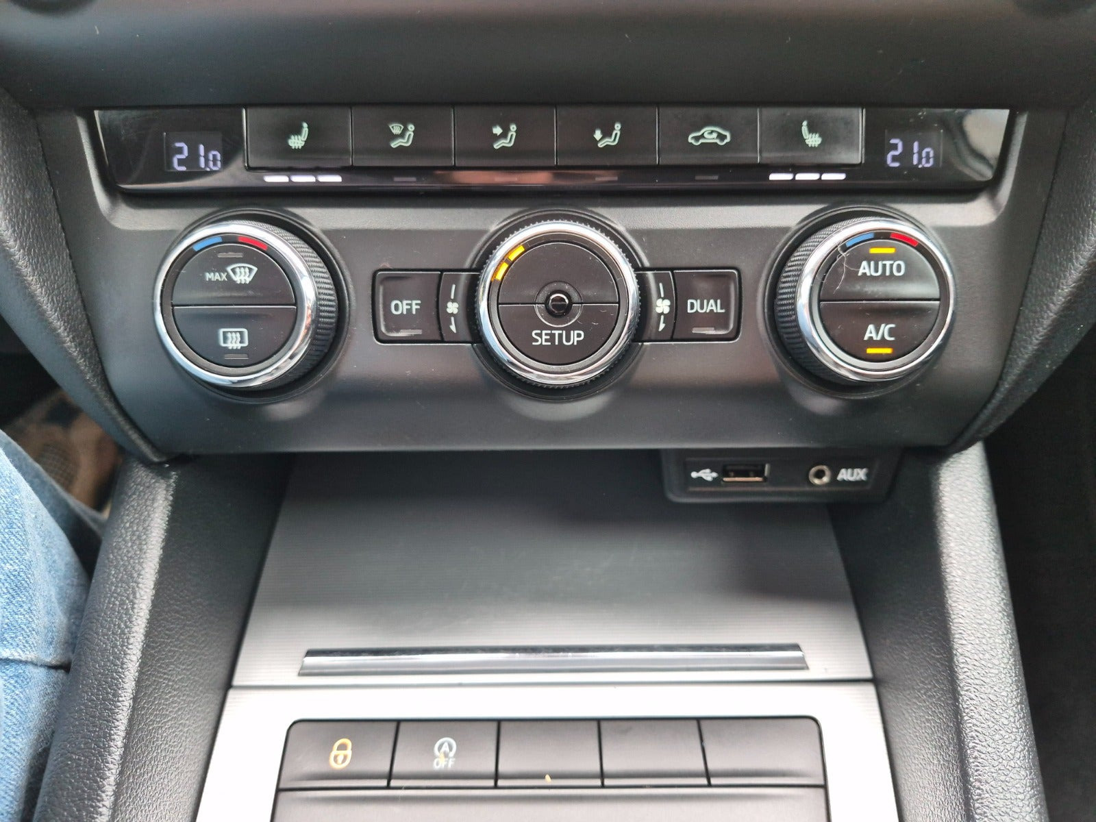 Hvid Skoda Octavia fra 2015