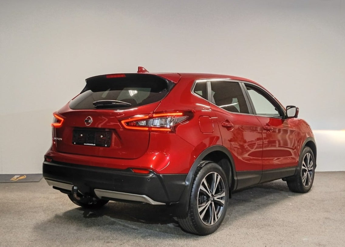 Rød Nissan Qashqai fra 2020