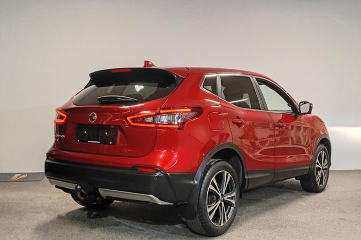 Rød Nissan Qashqai fra 2020