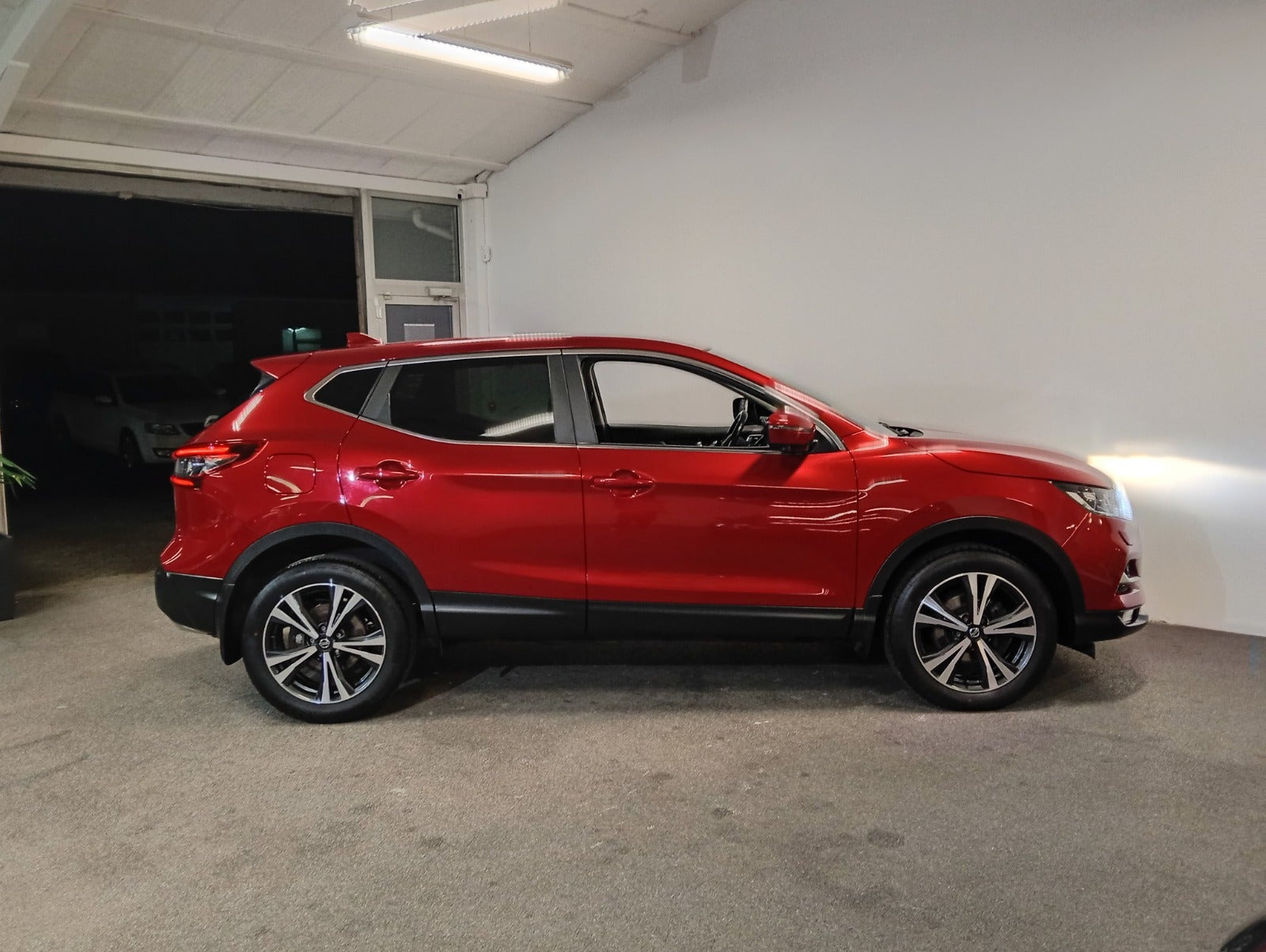 Rød Nissan Qashqai fra 2020