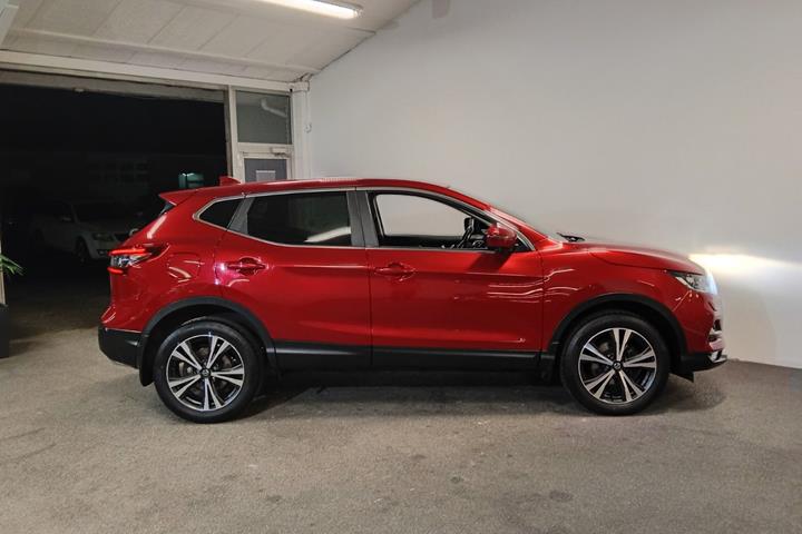 Rød Nissan Qashqai fra 2020