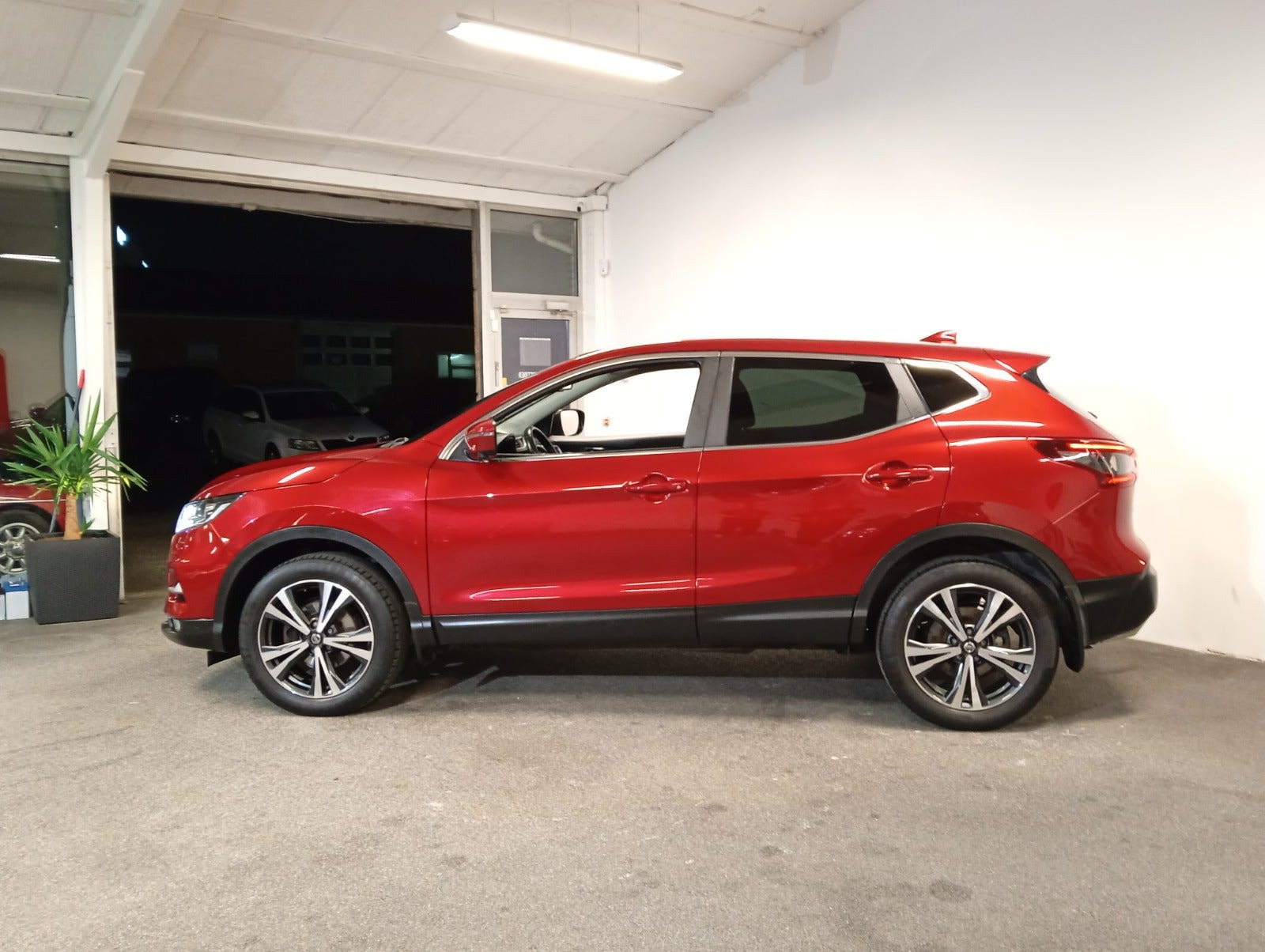 Rød Nissan Qashqai fra 2020