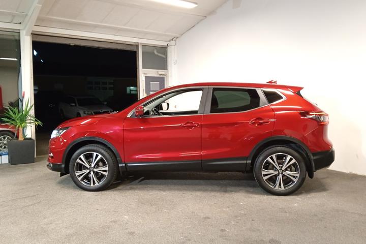 Rød Nissan Qashqai fra 2020