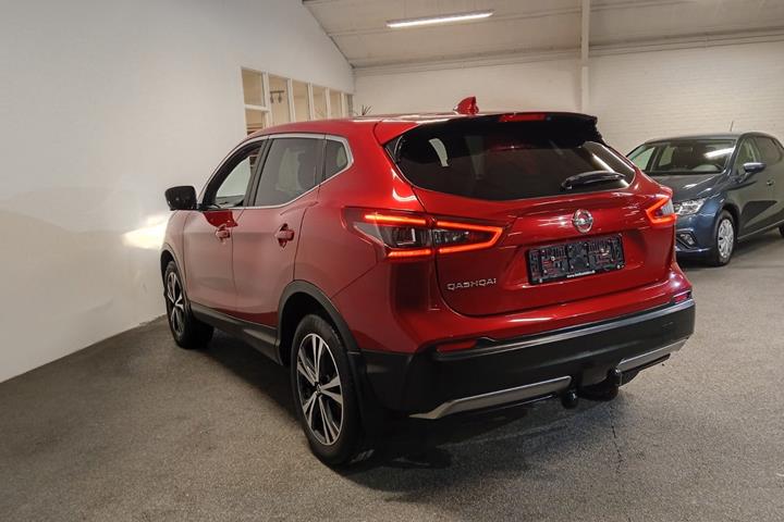Rød Nissan Qashqai fra 2020