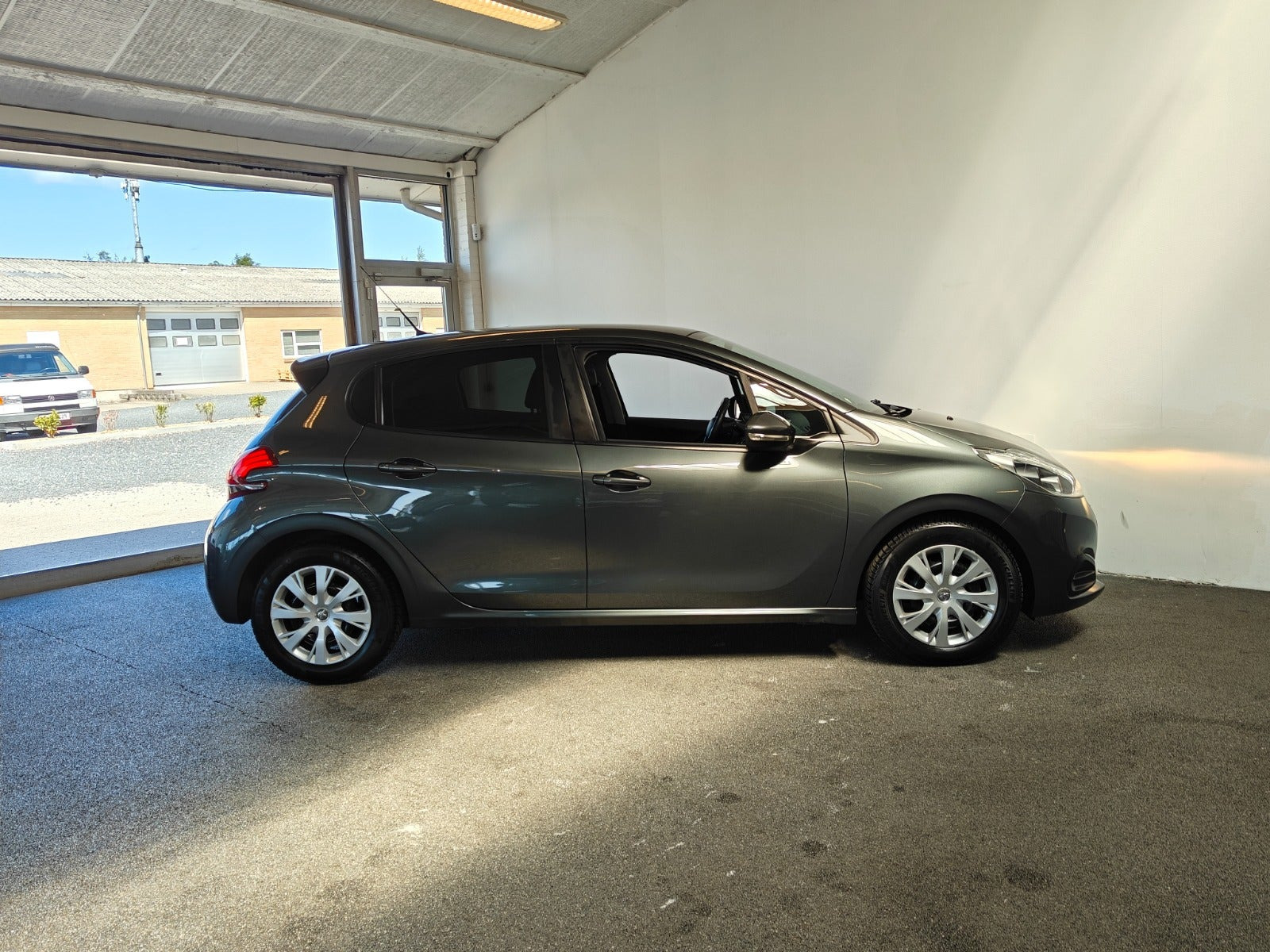 undefined Peugeot 208 fra 2017