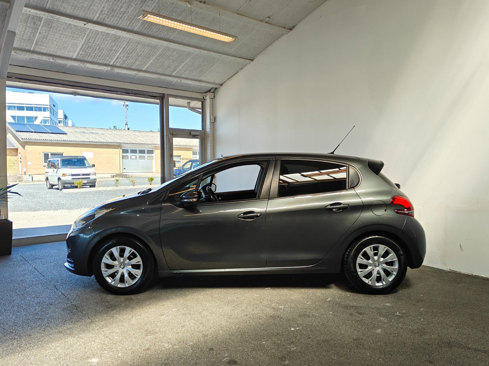 undefined Peugeot 208 fra 2017