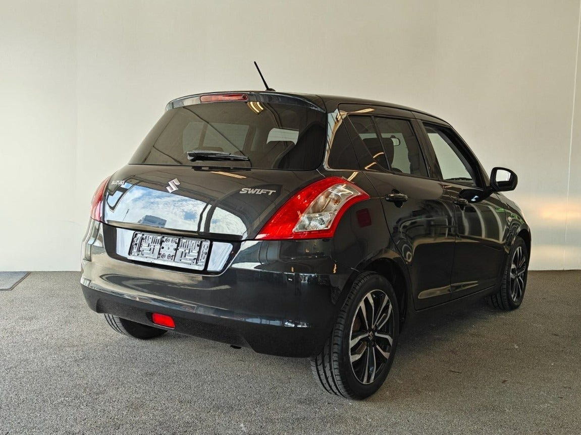 Sort Suzuki Swift fra 2016