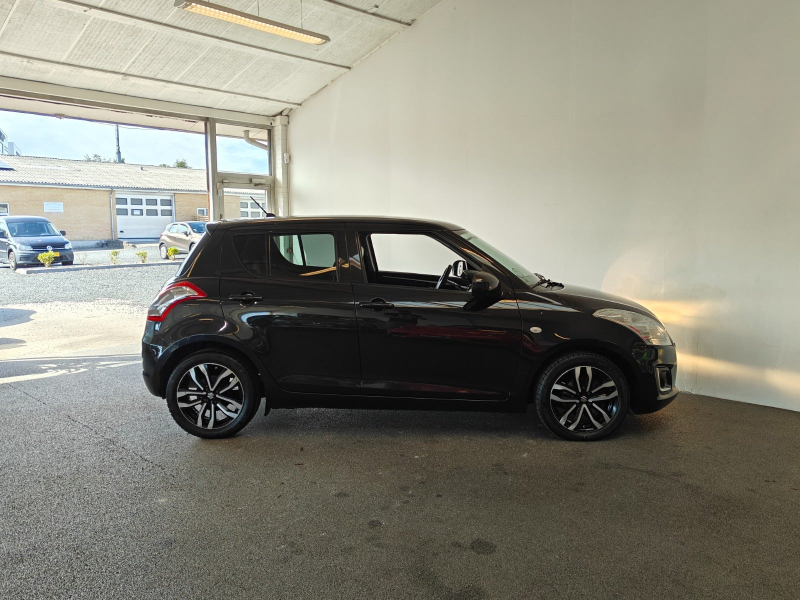 Sort Suzuki Swift fra 2016