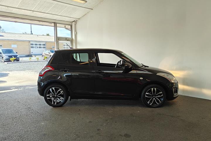 Sort Suzuki Swift fra 2016