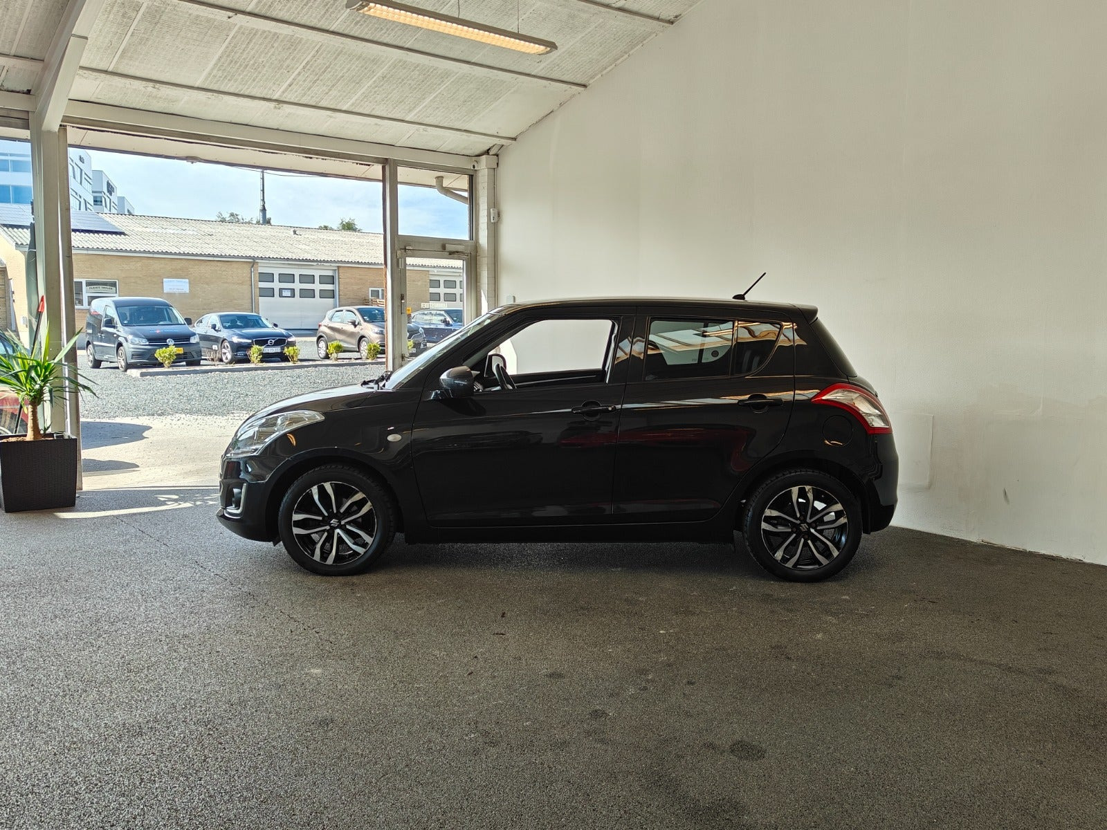 Sort Suzuki Swift fra 2016