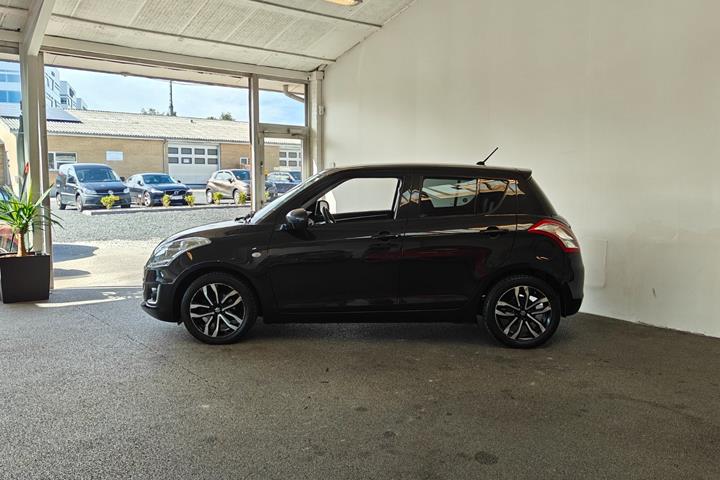 Sort Suzuki Swift fra 2016