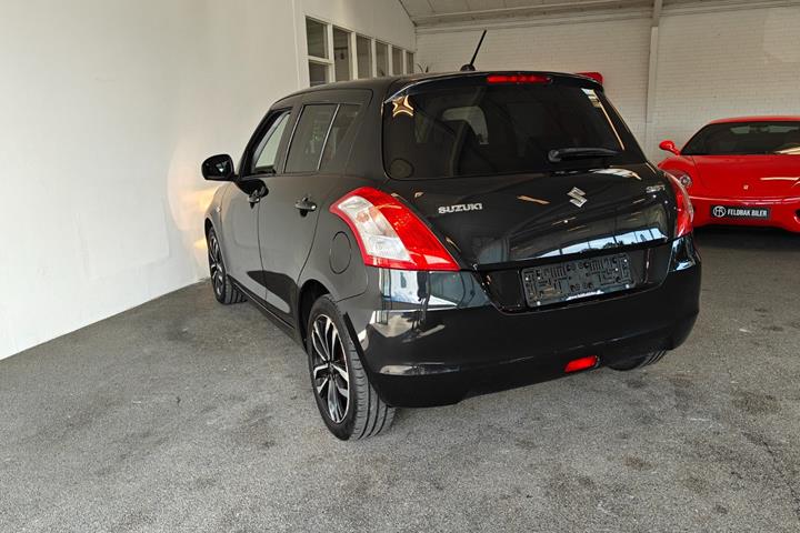 Sort Suzuki Swift fra 2016