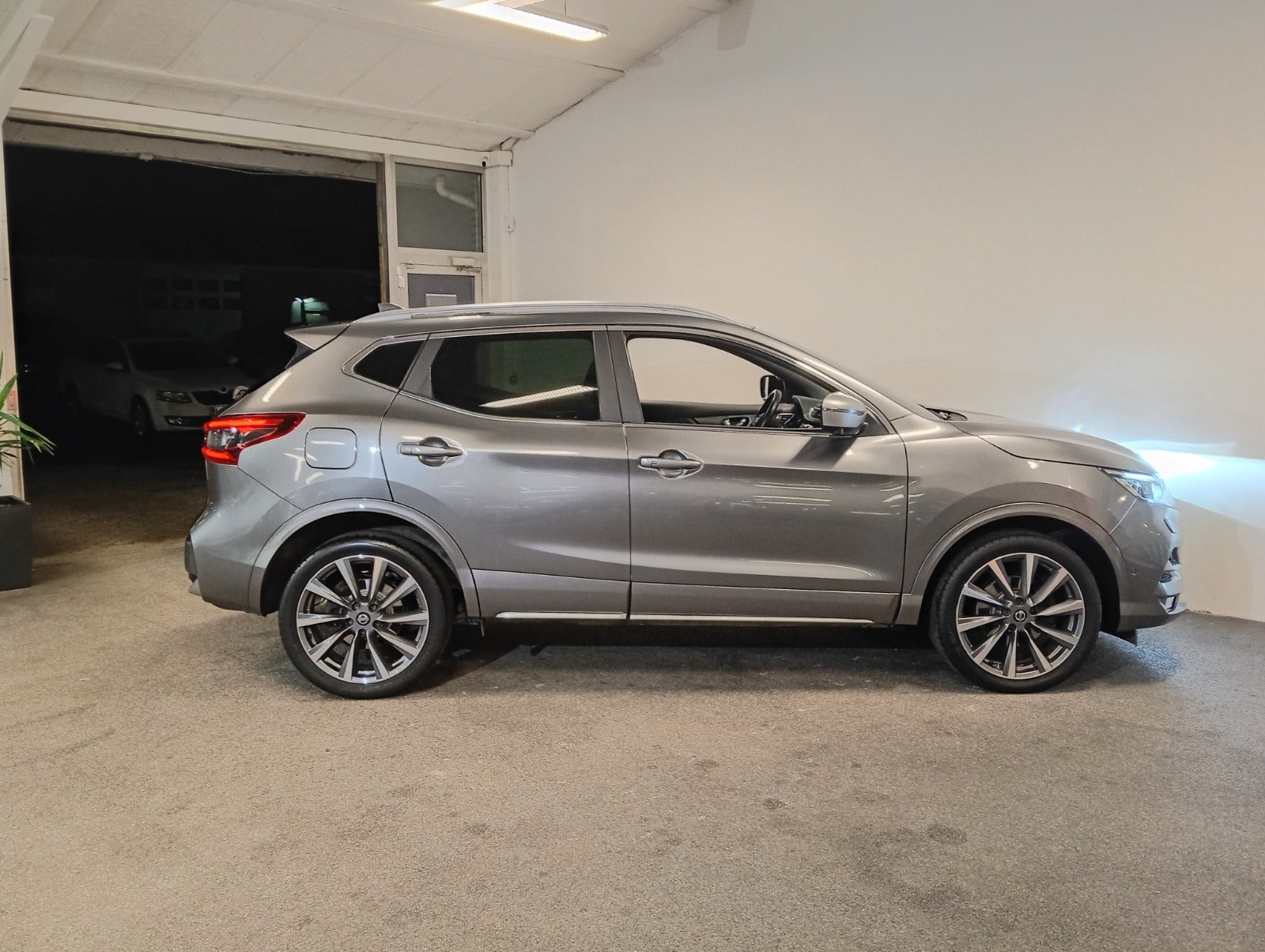 Grå Nissan Qashqai fra 2020