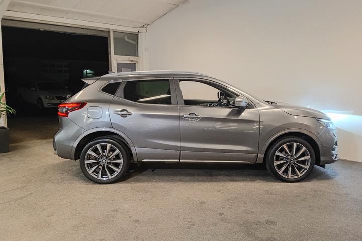 Grå Nissan Qashqai fra 2020