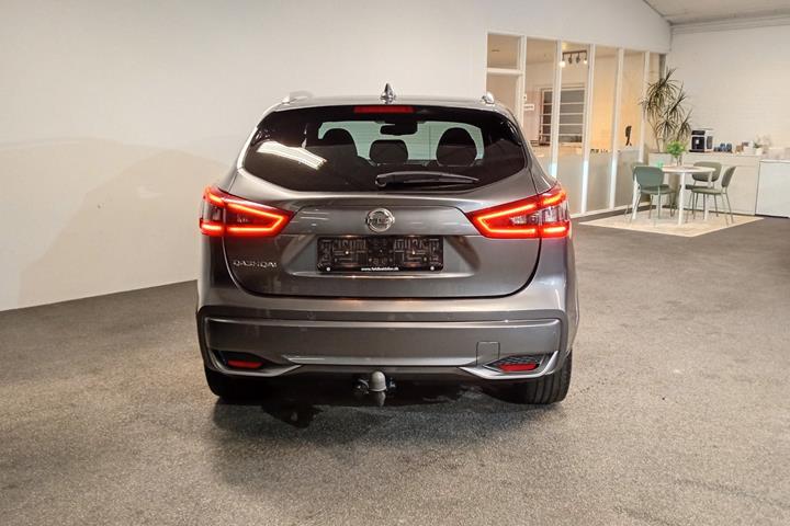 Grå Nissan Qashqai fra 2020